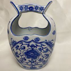 Vintage Blue & White Chinoiserie Asian Porcelain Vase Water Bucket Well 
