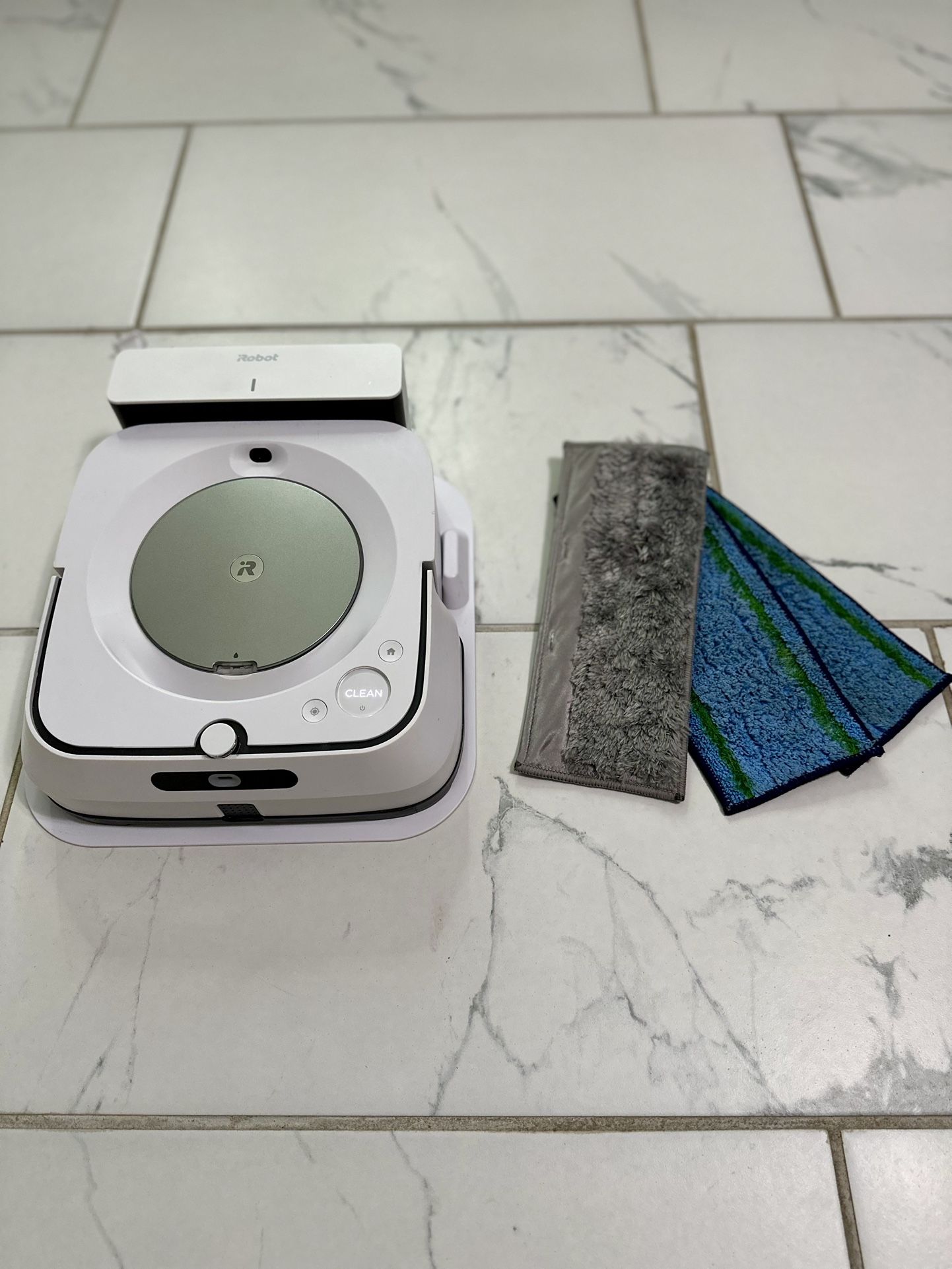 iRobot Braava Jet m6- Original Packaging Included