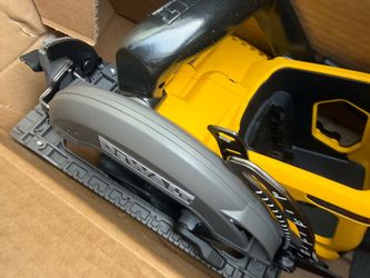FLEXVOLT 60V MAX Cordless Brushless 7-1/4 in. Wormdrive Style Circular Saw (Tool Only) new $270 firm