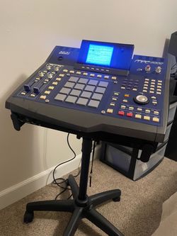 Akai Mpc 4000 Drum Machine Sampler