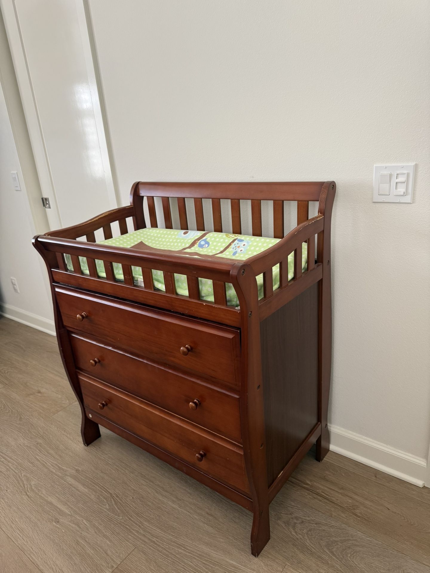 Baby Changing Table With Covered Waterproof Mat