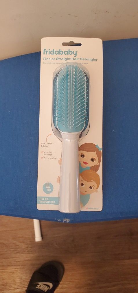 Fridababy Fine Or Straight Hair Detangler Brush