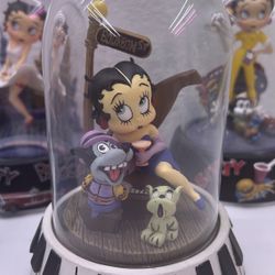 Betty Boop sculpture