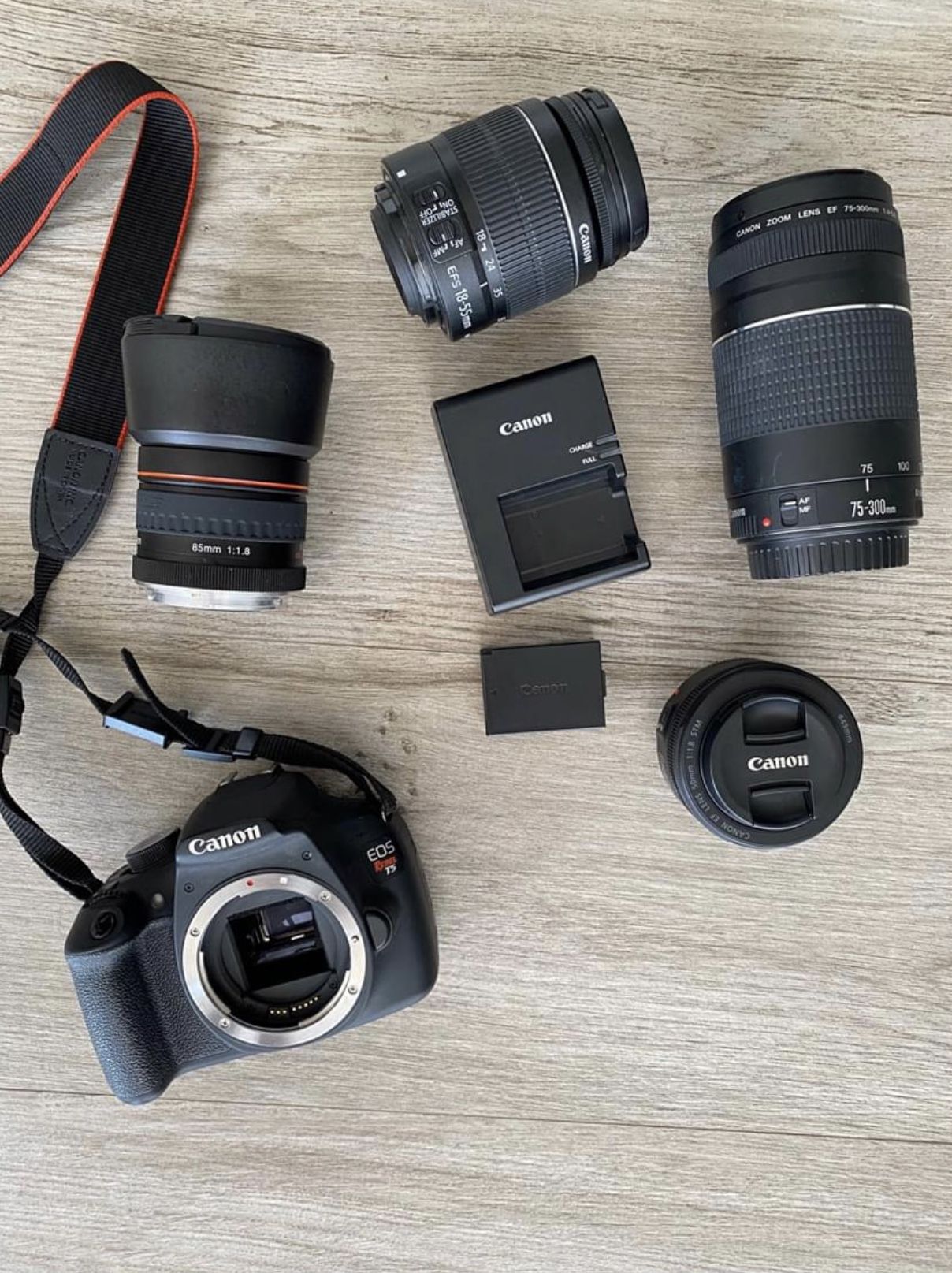 Canon Rebel t5 with lenses and extras📸