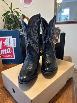 Men black cowboy boots
