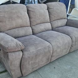 Electric Reclining Sofa 