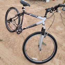 Bicicleta de marca medida 26