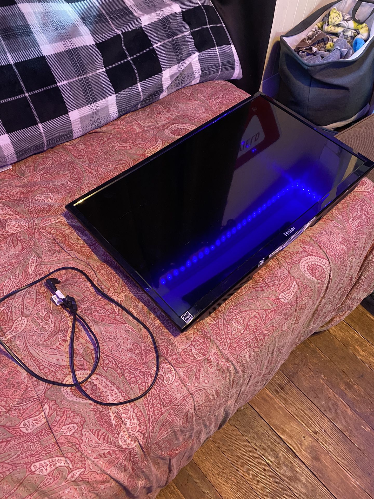 Monitor 32”
