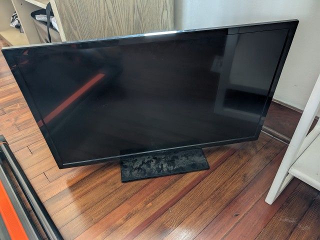 32" Insignia LED TV