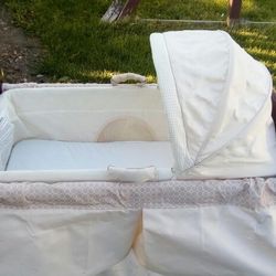 Contours Classique Wood Bassinet 3 in 1 Pre owned for Sale in Milwaukee WI OfferUp