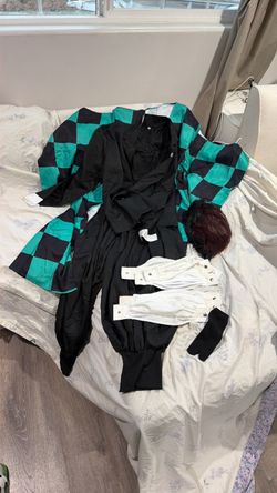 Halloween Costume with Wig Demon Slayer Tanjiro Adult Size (missing one black sock)