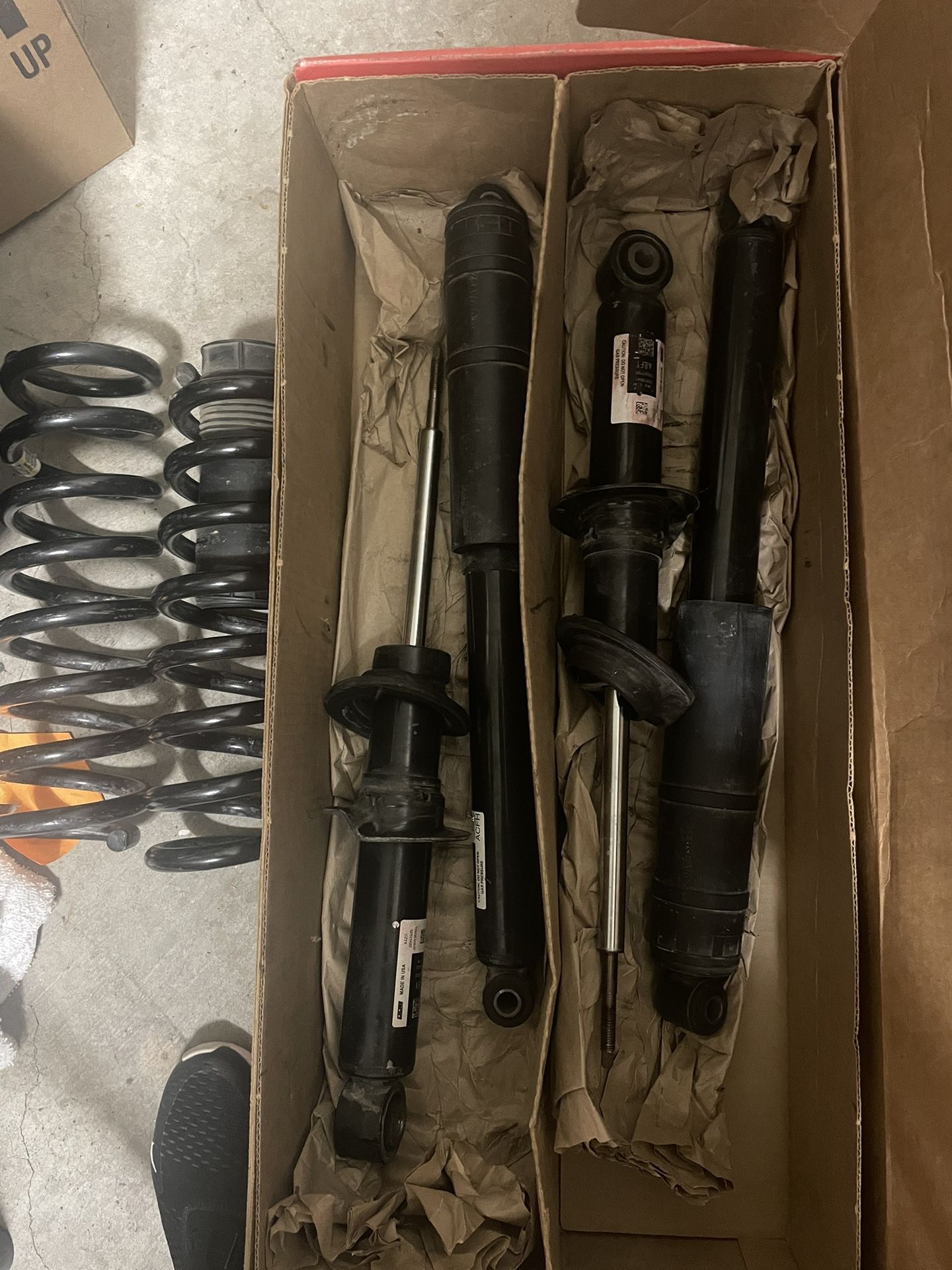 Chevy Colorado Suspension 4 Shocks And UCAs