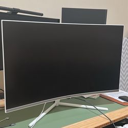 Samsung 32 inch Curved Ultra HD 4k Monitor