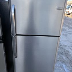 REFRIGERATOR FRIGIDAIRE 30 “ Stainless Steel