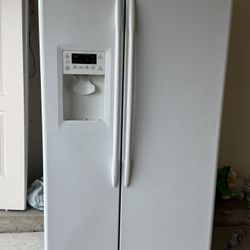 Refrigerator 