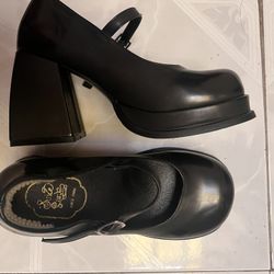 Black uniform high heels / Size 6