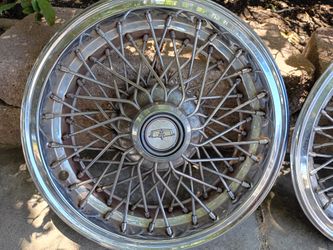 Classic Chevy gbody wire hup caps