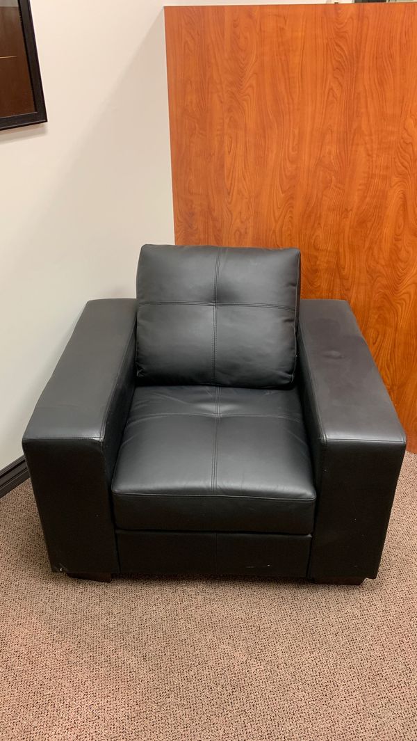 Black faux leather chair for office waiting room for Sale in Anaheim