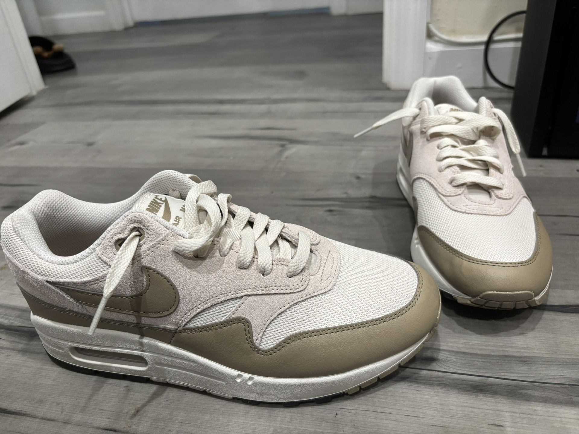 Nike air max 1 Size 8 Located In Queens