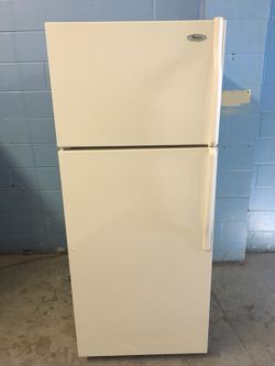 28” Wide 18 Cubic Foot Refrigerator W/Ice Maker