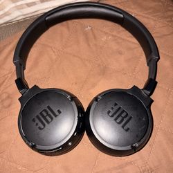JBL Black Headband Over-Ear Headphones noise  cancellation