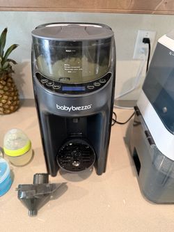 Baby Brezza Formula Pro Bottle Maker