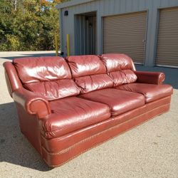  Beautiful Leather Sofa - Excellent Condition - Free Delivery!
