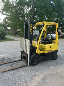 2010 Hyster forklift  5000lbs
