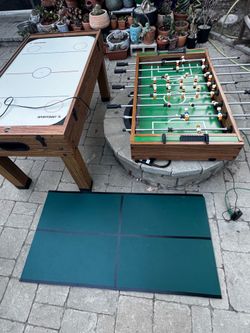 Air hockey table