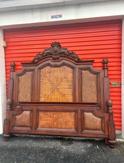 QUEEN size Bedroom set ( deliver available )