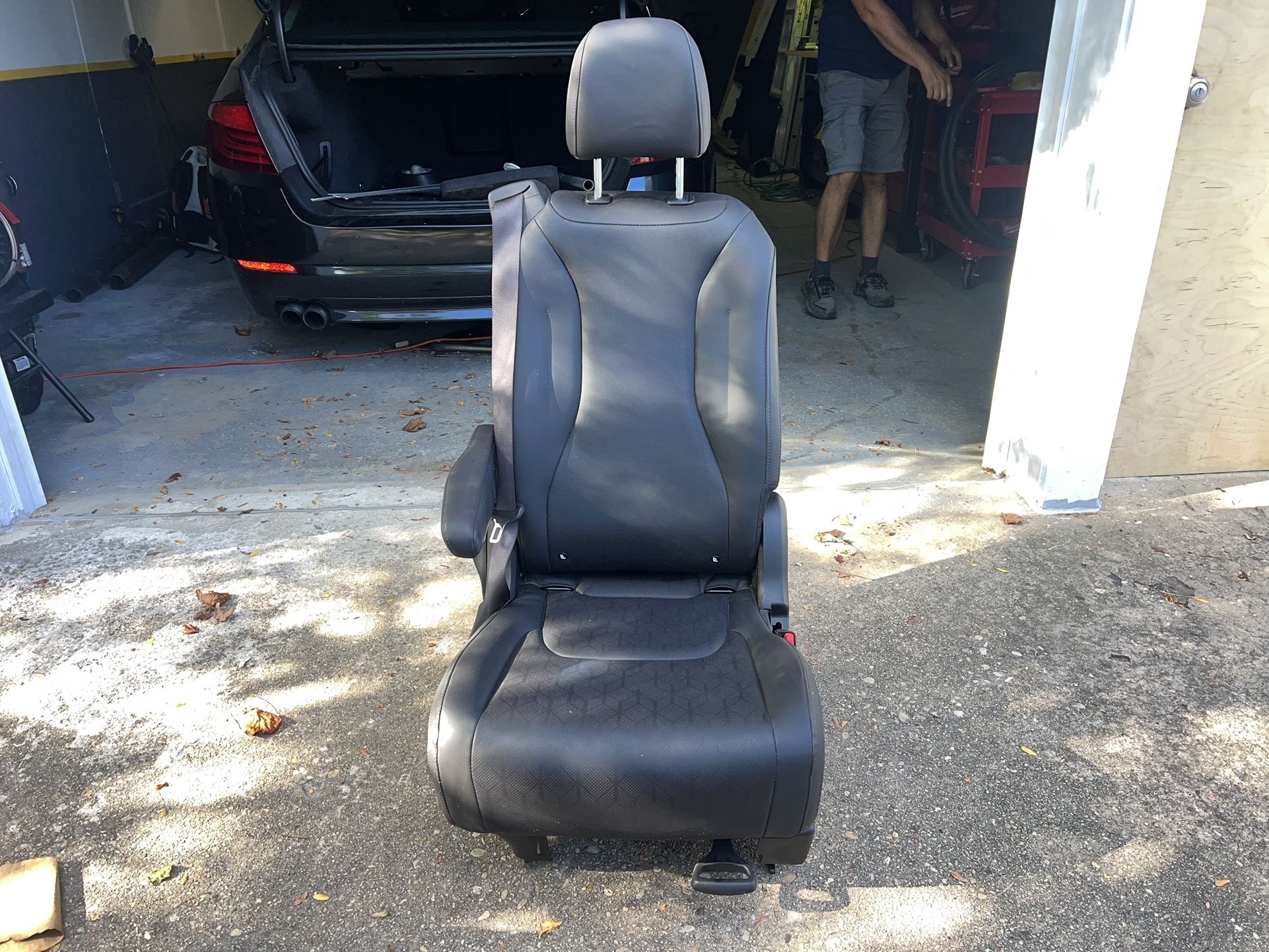 Kia leather seat used one month, like NEW