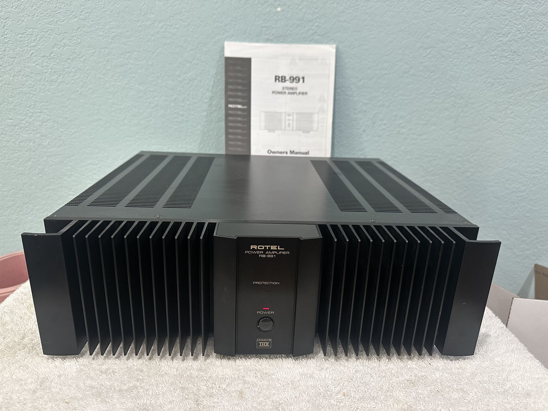 ROTEL RB-991 STEREO POWER AMPLIFIER 200 Watts per channel 8 Ohms
