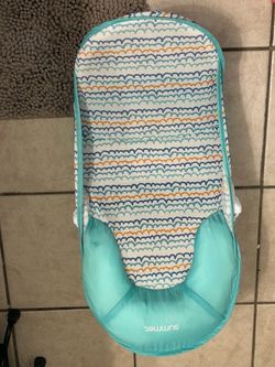 Baby bathtub and baby bath seat