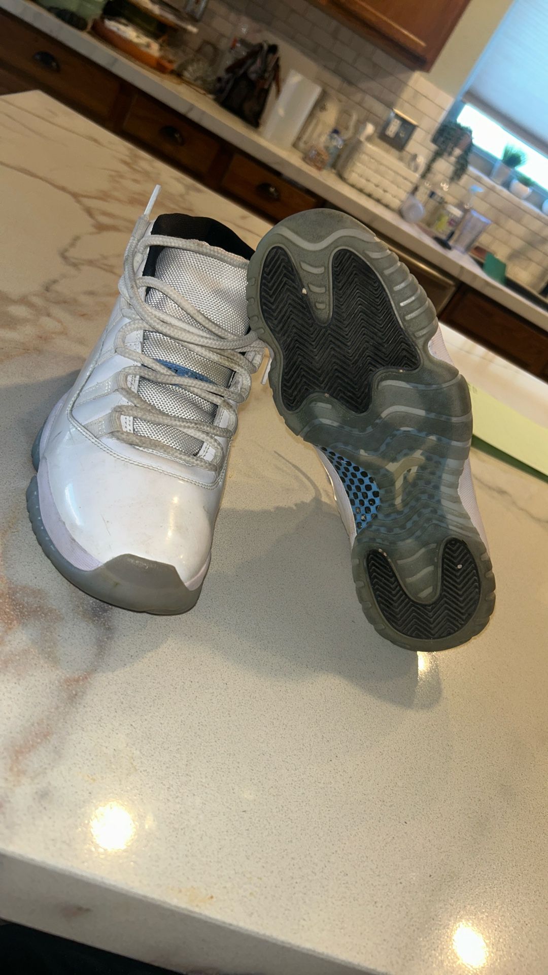 Jordan 11 Legend Blues