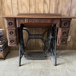 Vintage Singer Table Sewing Machine