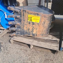 24” excavator bucket