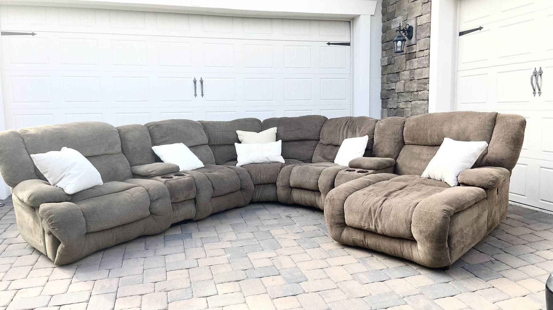 Comfy & Large Sectional Recliner 