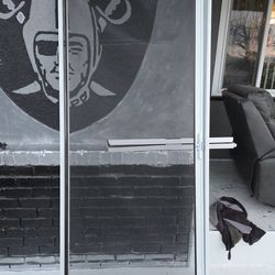 Retachable screen door