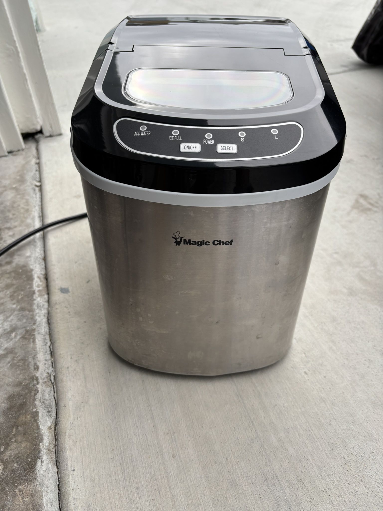 Magic Chef Portable Ice Maker, Electronic, Stainless Steel, Very Clean, Gently Used