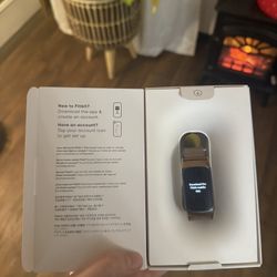 Fitbit Charge 5 With 4 Screen Protectors