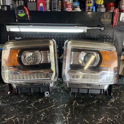 GMC SIERRA 1500 DENALI HEADLIGHTS