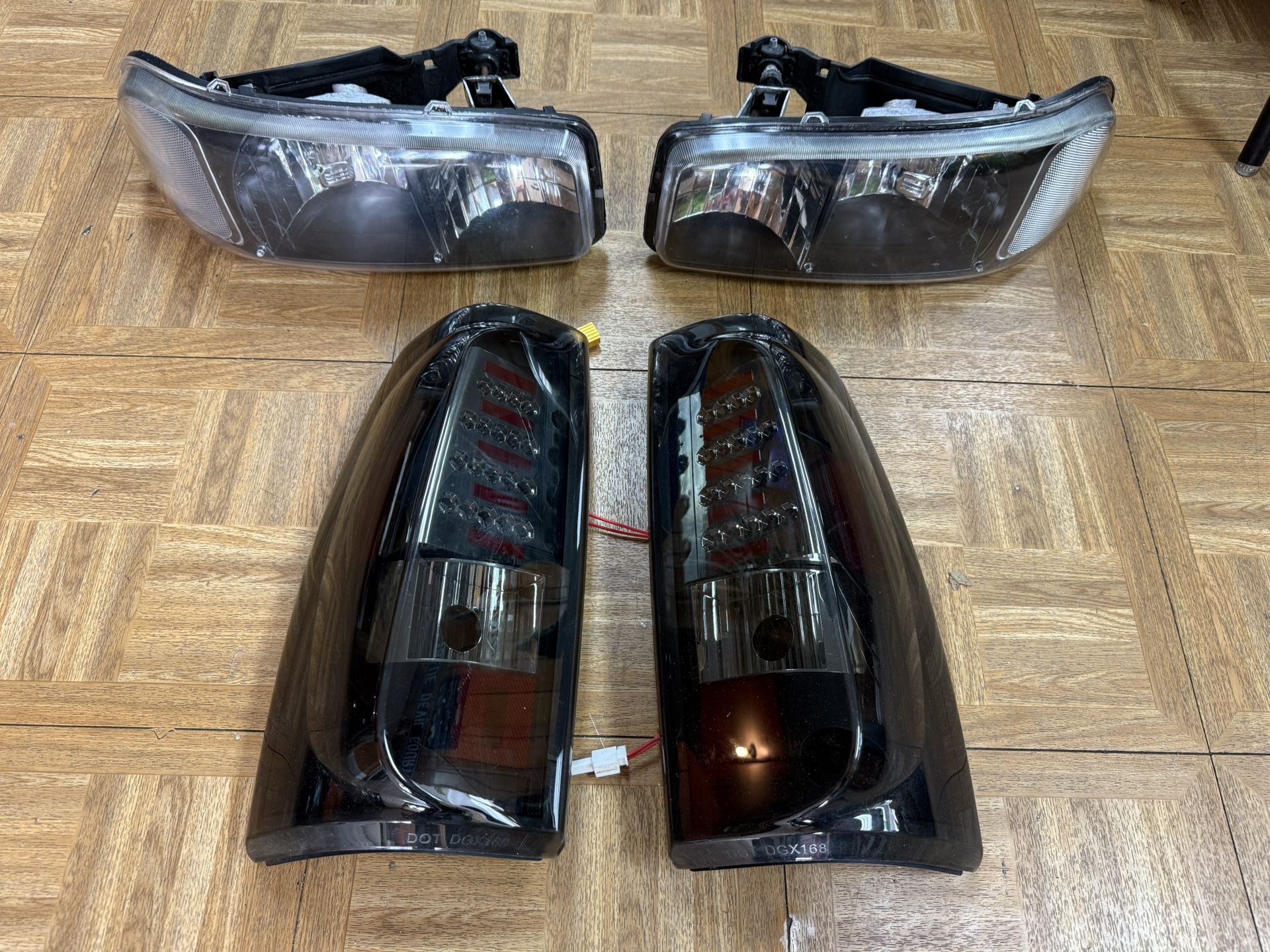 Gmc Sierra 03-06 Headlights And Taillights 