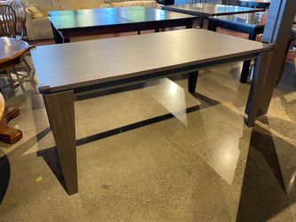 Modern Extendable Dining Table with Hidden Leaf