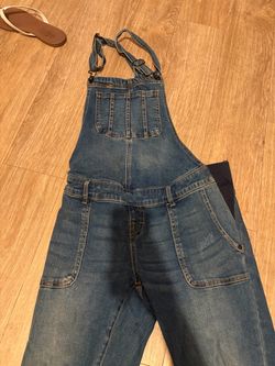 Maternity clothes/pants bundle