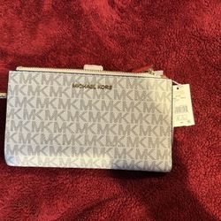 Brand New Michael Kors Wristlet 