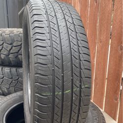 Vendo 4 llantas Medida 225-65-17 Para Camioneta Muy Buen Piso Garantisadas Marca Michelin 