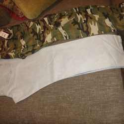 Calvin Klein Jeans $30 ,Como Joggers$25 Location Pharr Texas 78577