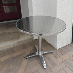 Round Aluminum Bistro Cafe Table – Outdoor, Fair Condition
