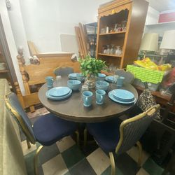 4 Antique Dining Chairs With Table
