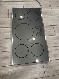 GE Café 36 induction cooktop